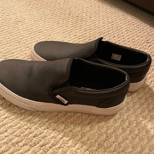 Vans Off The Wall black slip ons 6.5
